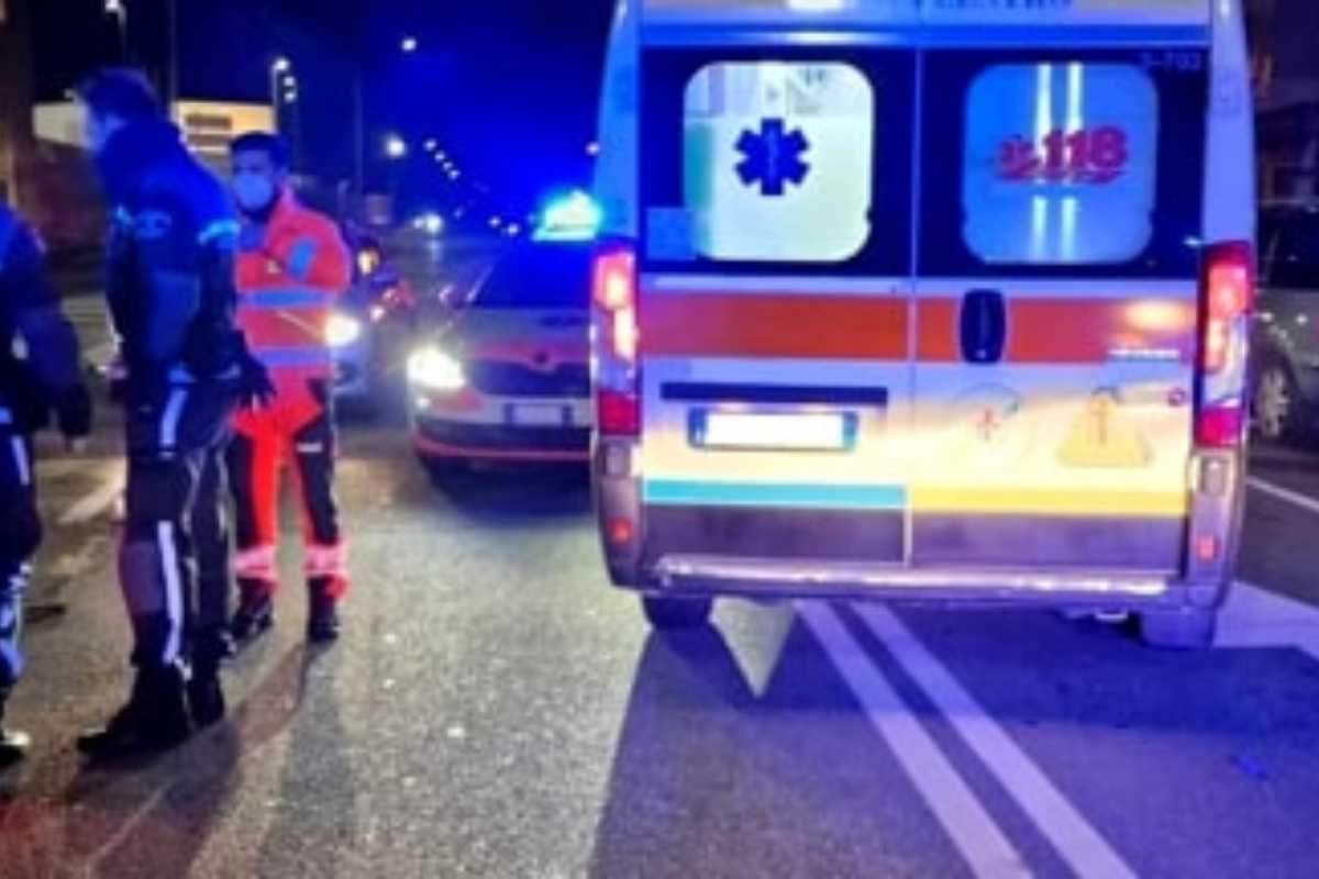 Roma, uomo investito e ucciso in via Appia Nuova. Tragedia a Roma: 67enne travolto e ucciso da un’auto. Muore a 67 anni travolto da un’auto mentre attraversa. 